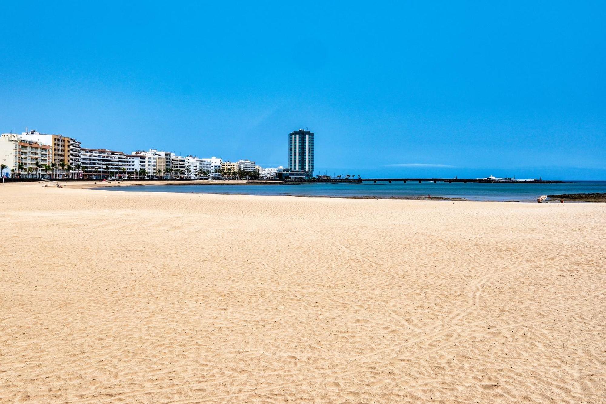 El Reducto Beach-First Line Of The Sea 아리시페 외부 사진